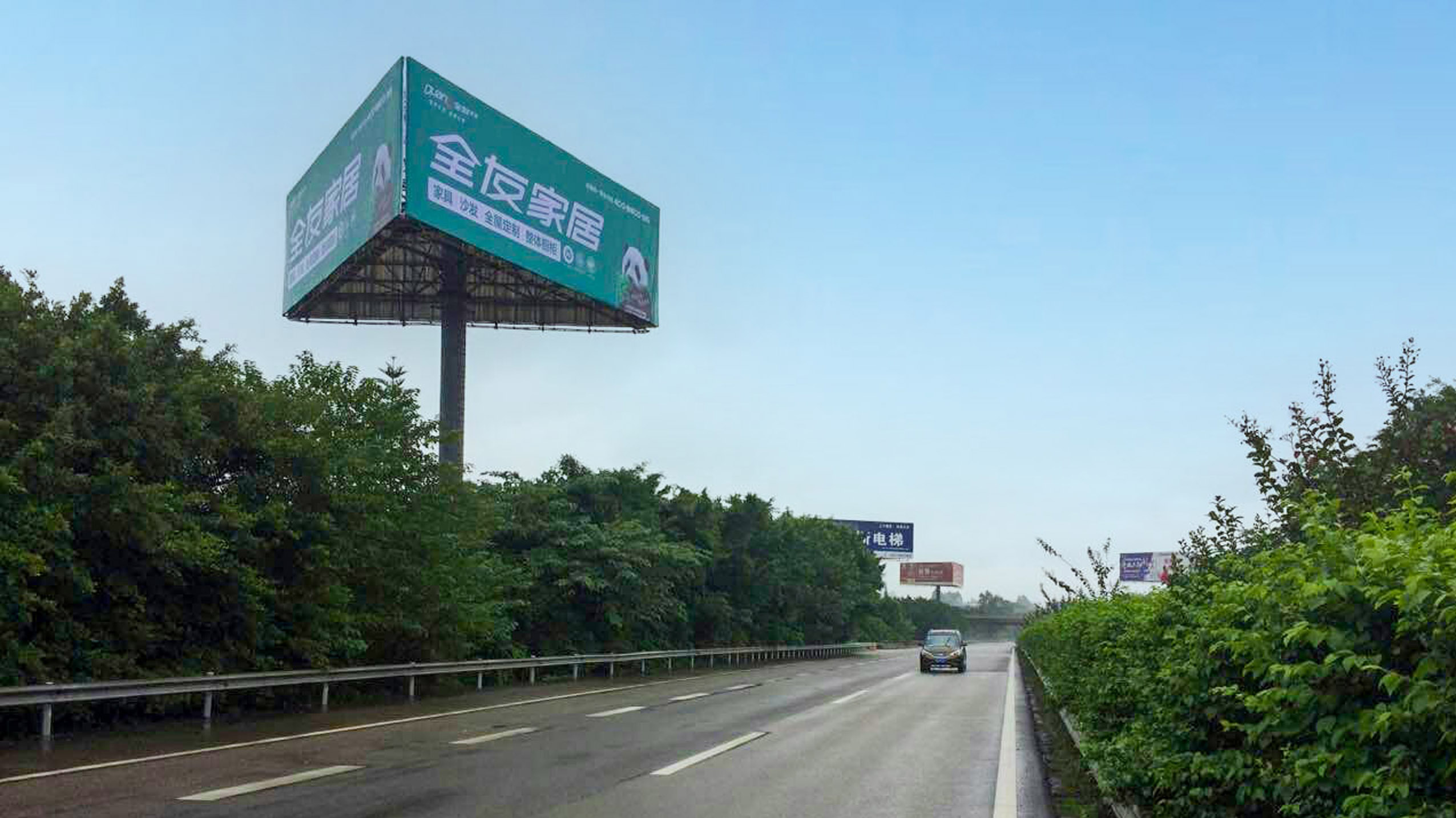 隆纳高速广告（泸州出口左）